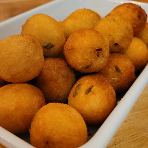 Bolinho de Aipim com Carne seca