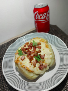 Batata Recheada de Frango Cremoso + Coca-Cola