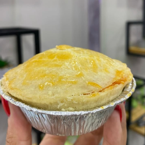 Empada de carne seca com banana da terra