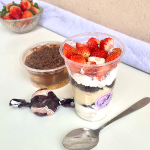 Combo: 1 Copo da Felicidade + 1 Bolo de Pote + 1 Trufa! 
