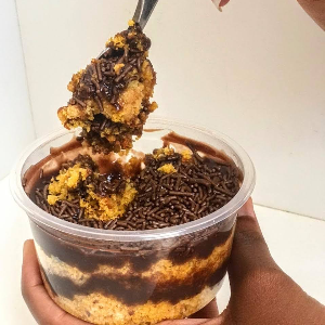 bolo de Pote de cenoura com Chocolate