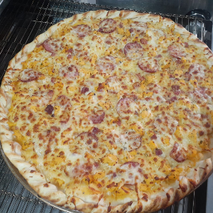 COMBO MEIO A MEIO: Pizza 15 Fatias Grande + Guaraná  2L