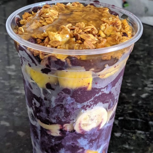 TRADICIONAL COM MEL E FRUTAS