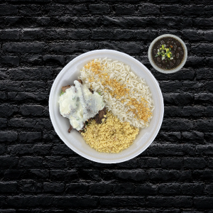 CARNE ASSADA AO ALHO COM FAROFA.