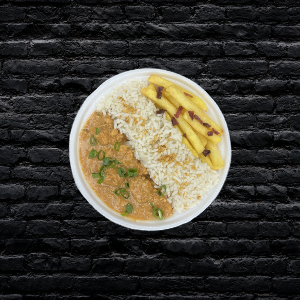 STROGONOFF DE FRANGO COM FRITAS.