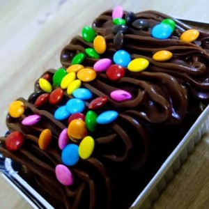 Brownie Tradicional com Cobertura de Ganache e Confete
