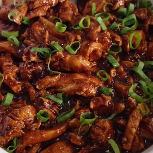 Marmita Filé de Frango Acebolado com Shoyo